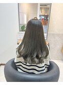 オリーブベージュ