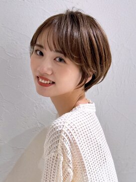 アンド ストーリーズ(&STORIES) 前髪あり耳掛け丸みくびれショートボブ20代30代40代50代(蘭)