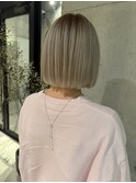切りっぱなしボブホワイトグレージュ