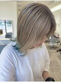 ホワイトカラー×裾カラーブルー