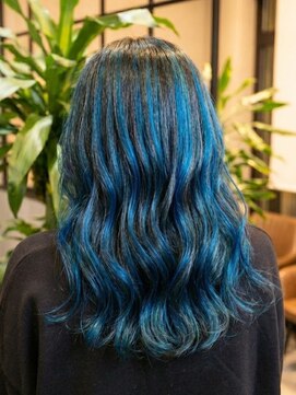 アヴァロンテ アットウィルヘアー(A VOLONTE at will hair) 魅惑のサファイアブルー×立体感3Dハイライト[成田]