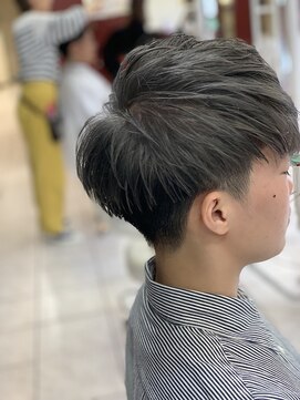 ルクール 喜多町店(Le Coeur) ツーブロショートレイヤー×グレイアッシュ◎20代30代40代