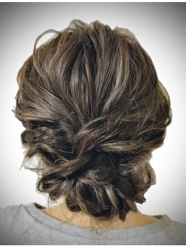 ロココオーガニックレーベル(LOCOCO organics label) 抜け感たっぷりシニヨンアレンジ♪