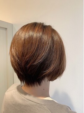 キー(KEY) 前下がりショートボブ