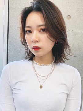 テテ(tete.) 大人の立ち上げ前髪　切りっぱなしミディアム