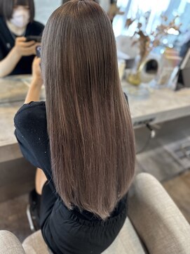 ラビス 浦和(Lovis) 美髪/ネビージュ/大人かわいい/透明感ショート[浦和]