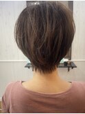 前髪あり耳掛け丸みくびれショートボブ