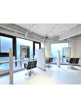 12月町田に移転オープン！白髪を活かした明るい白髪染めで大人女性の髪のお悩みを解決！半個室完備◎