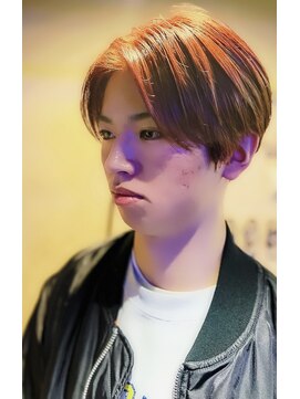 センターパート/ピンクベージュ／マッシュレイヤー/刈り上げ