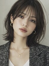 ビーワールド(B WORLD)&nbsp;抜け感と品を両立した、大人のレイヤーミディ30代40代50代藤枝