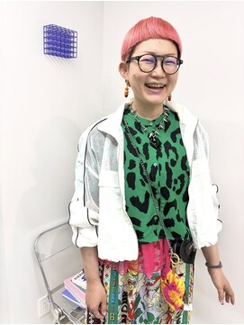 イラカ(elaka) ピンクペールカラー×ベリーショート