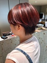 ナチュラル ヘアーデザイニング(Natural hair designing) 艶めくボルドーレッド/丸みショートで洒落感アップ/大人ショート