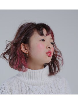 ジェリカ(Jlica) おしゃれボブにイチゴシロップ色のインナーカラーを。