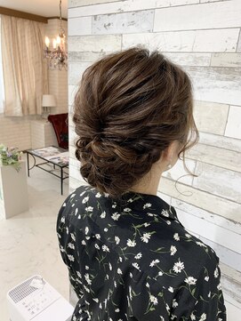 ブルームス アンジュ(Blooms Unge) 綺麗めシニヨン