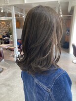 リリィ(LILY)&nbsp;ナチュラルなグレージュカラー