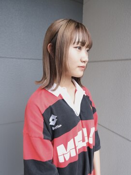 ヘアーアイストゥーレ(HAIR ICI TRE) ローライト ベージュ ブリーチカラー デザインカラー 担当熊倉