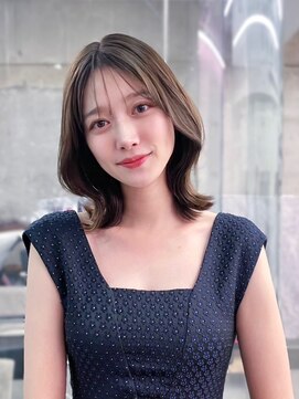 フィヴェント(Fivent) やわ色くすみベージュとこなれくびれミディでイメチェン♪