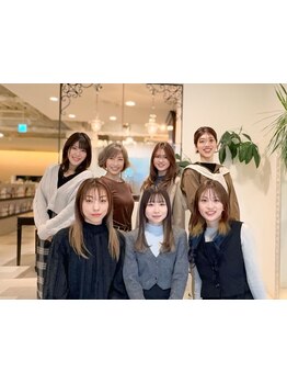 【幅広い年齢層に対応】女性目線で創る"大人可愛いスタイル"が大人気！髪のお悩みも気軽に相談してみて♪