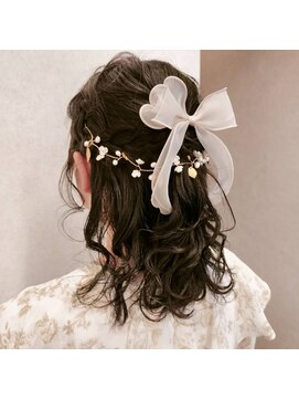 カウチ ヘアー ドレッシング(COUCH Hair Ｄressing) 女性らしいミディアムカールスタイル