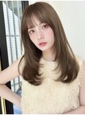 レイヤーカット×色素薄めカラーで大人可愛い柔らかい質感ヘア