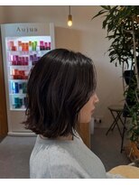 コム(KOMU) ミディアムボブ