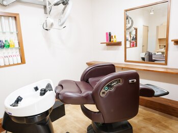 シマザワ(SHIMAZAWA)の写真/【フルフラットで過ごすリラックス時間】丁寧なケアで髪を芯から整え、顔色まで明るく。