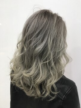 リー 梅田(Lee) Lee梅田◆ホワイトグラデーション×ヘルシーレイヤー×ウェーブ