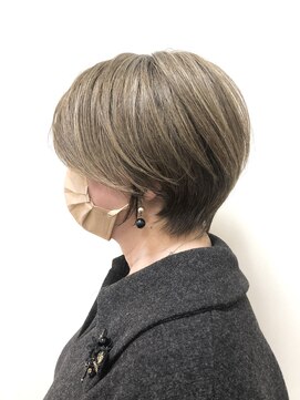 テルミークリニカルデザイン 北千里 ショートカット50代60代ハイライト明るめショートくびれ