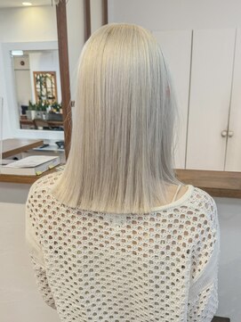 ユートゥイーズ つくば(U too e's) 透き通る透明感　ホワイトカラー　寺沢　颯