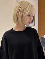 ヤイエ 青山店(yiye)&nbsp;ミニボブ切りっぱなしボブハイトーンベージュカラーショートボブ