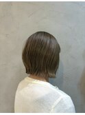 オリーブベージュ