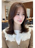 ミディアムレイヤーココアブラウン顔周りカットレイヤーカット