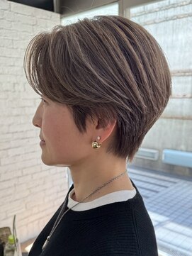 ソワネ 表参道(soigne) 表参道白髪ぼかしハイライト丸みショートボブアッシュグレー40代