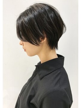 ばっさりサロンスタイル 黒髪奥行きショートボブ