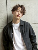 プラス ファースト ヘア(Plus 1st)&nbsp;波巻きパーマ×センターパート