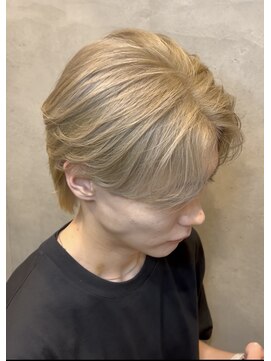 エッジ(EDGE) メンズ大分ハイトーンブリーチカラーミルクティベージュスタイル