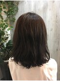 切りっぱなしで上品なミディスタイル