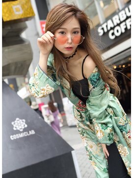 ソア(Soar) 【Soar×STREET】フェミニンカール・ホワイトグレージュ系カラー