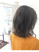 ヘアデザイン ソラ(Sola)&nbsp;大人可愛いグレージュアッシュカラー×ふんわり外ハネヘア