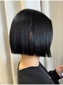 黒髪切りっぱなしボブ