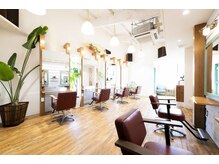 コニコニ(KONIKONI)の雰囲気（開放感があり木の温かみも感じるリフレッシュ出来る空間です♪）