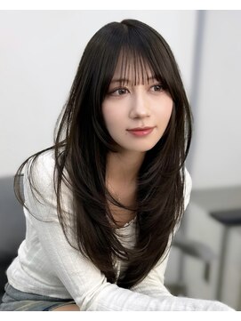 レイヤーカット_ハッシュカット_暗めカラーグレージュ