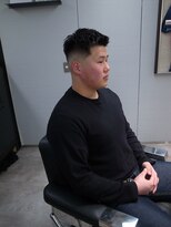 イントロバイフィーネ 渋谷(INTRO . by Fi-Ne)&nbsp;バーバーミドルスキンフェードフェザーアップ/渋谷