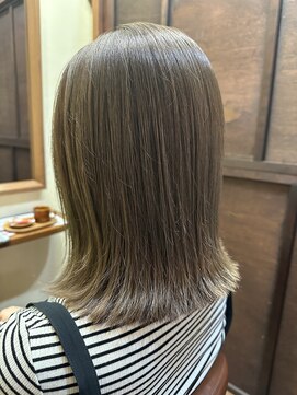 ビヨウシツ チャーリー 透明感アップカーキベージュ