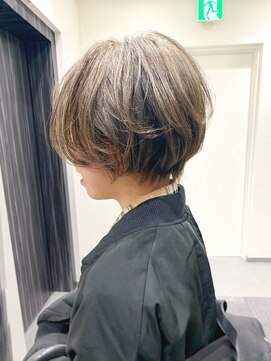 ジエクト アイロ(The Ect ilo) レイヤーカット 白髪ぼかしハイライト シルキーベージュ