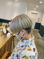 ヘアーブレイス(hair brace) ホワイトベージュ＋デザインカラーstylist聖斗