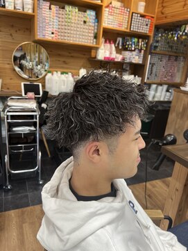 ルッカヘアガーデン バイ ラッシュゴールド(RUCCA HAIR GARDEN by LUSH GOLD) ツイスト強めなメッシュツイスパ