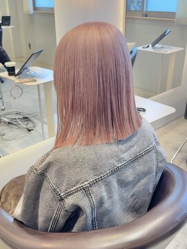 ケリーアン 太田(kelly.un) シアーベージュ / ミルクティーカラー / 切りっぱなしボブ