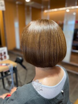 アイコニック 日進梅森台店(ICONIQ) ハイライト×髪質改善/アッシュブラウン/ミニボブ