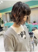 縦落ちパーマ/スパイラルパーマ/切りっぱなしボブ/ミディアム